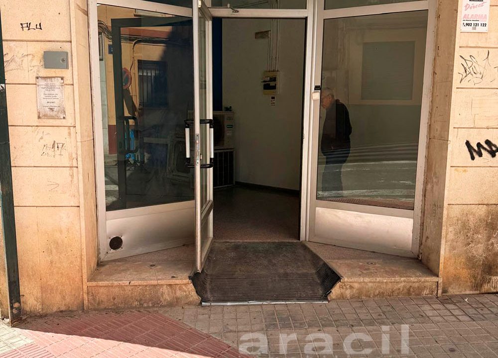 Local Comercial en Ensanche 2
