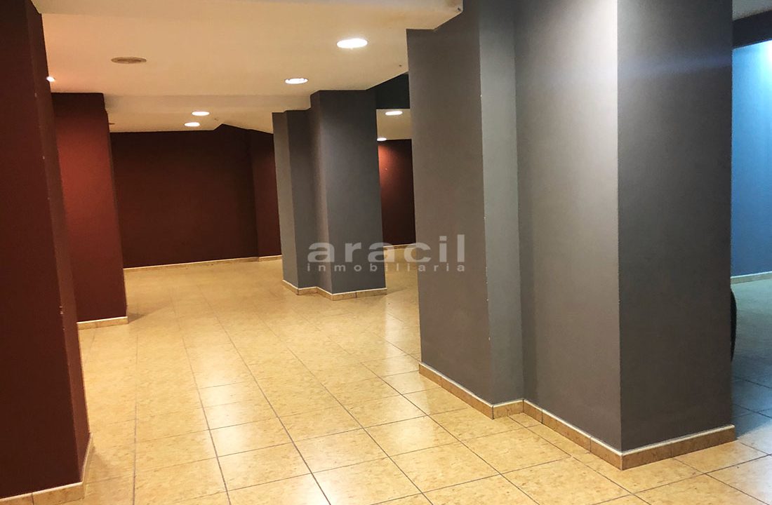 Local en venta en Ensanche 12