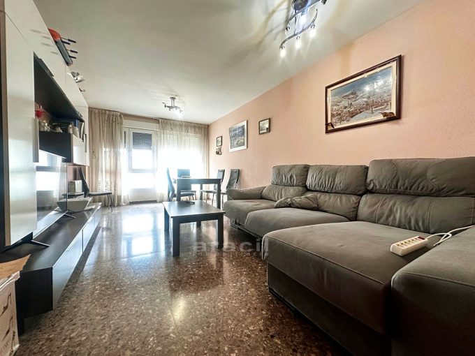 Piso de 110 m² en Zona Norte con ascensor. Incluye plaza de garaje y trastero.