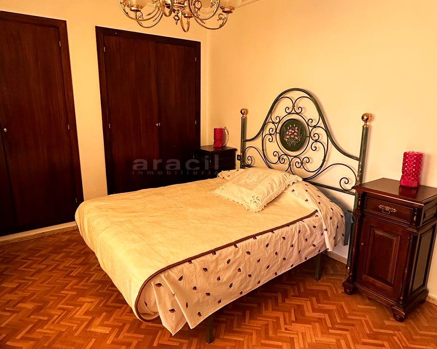 Piso luminoso a buen precio en Santa Rosa 10