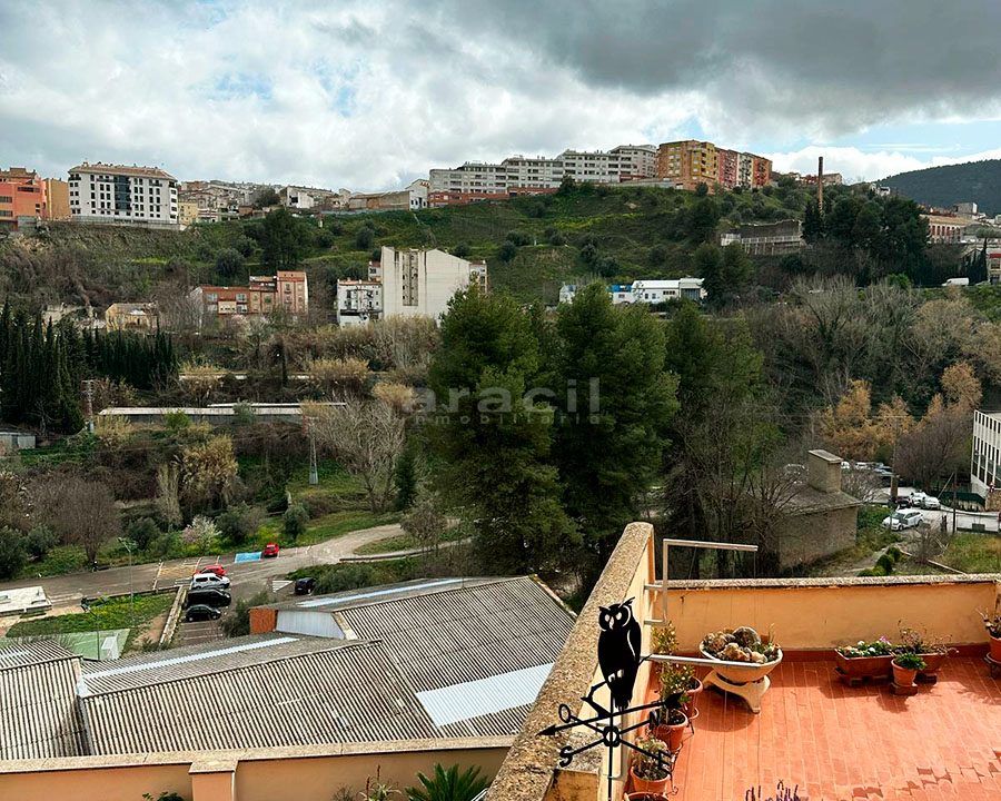 Piso luminoso a buen precio en Santa Rosa 11