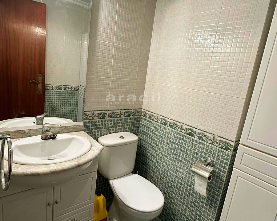 Piso luminoso a buen precio en Santa Rosa 12