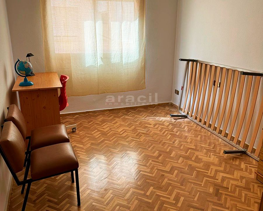 Piso luminoso a buen precio en Santa Rosa 17