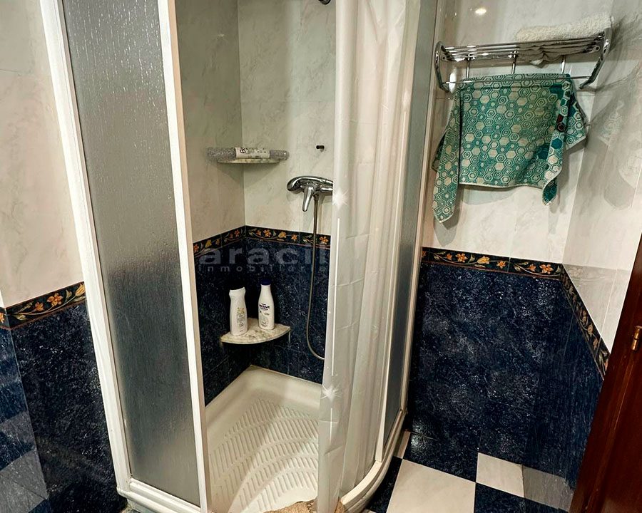 Piso luminoso a buen precio en Santa Rosa 18