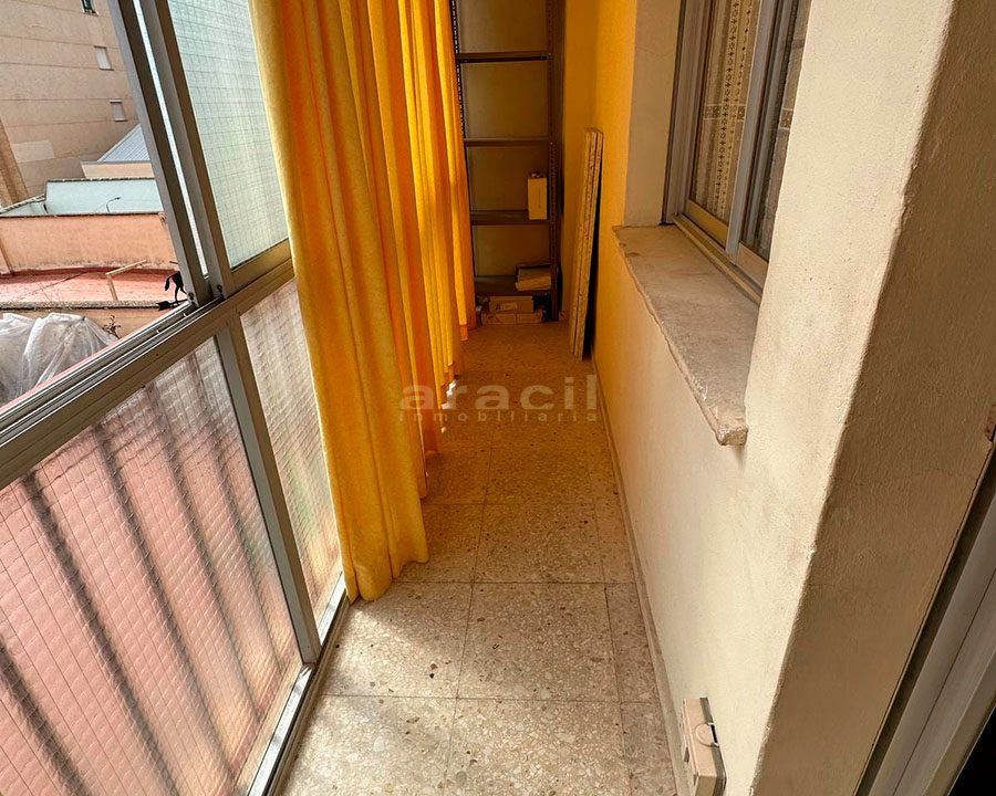 Piso luminoso a buen precio en Santa Rosa 19