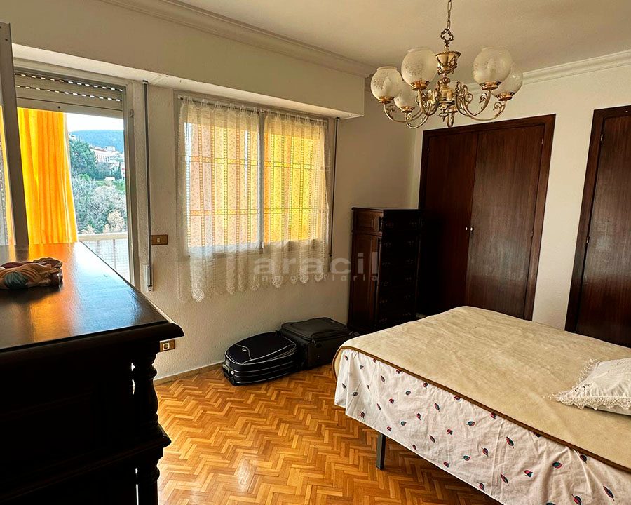 Piso luminoso a buen precio en Santa Rosa 21