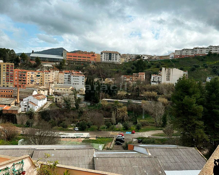 Piso luminoso a buen precio en Santa Rosa 23