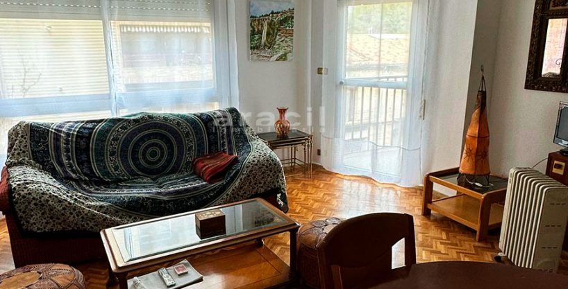 Piso de 142 m² en Santa Rosa con ascensor. 4 habitaciones y 2 baños completos. Luminoso comedor con balcón y buenas vistas.