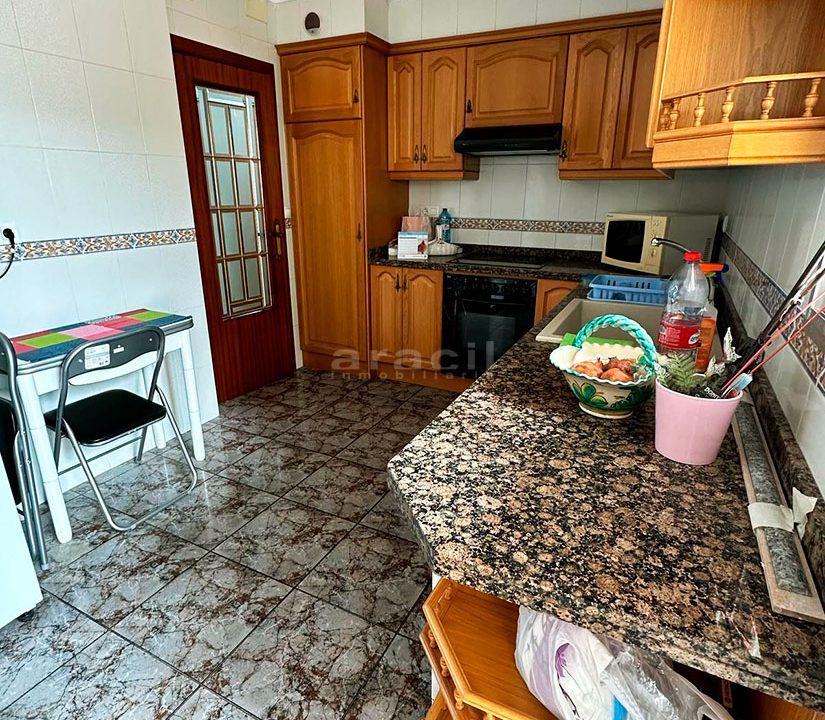 Piso luminoso a buen precio en Santa Rosa 8