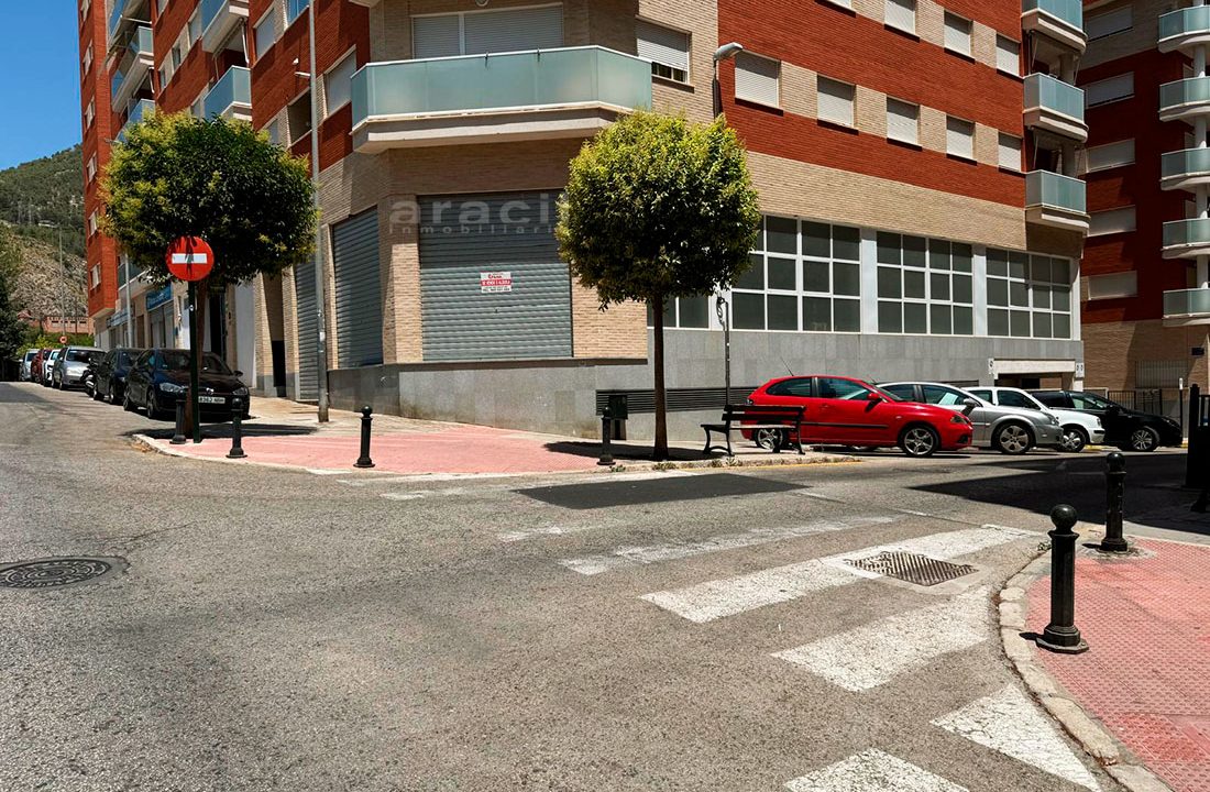Comprar local espacioso y luminoso en venta en Alcoy Santa Rosa 1