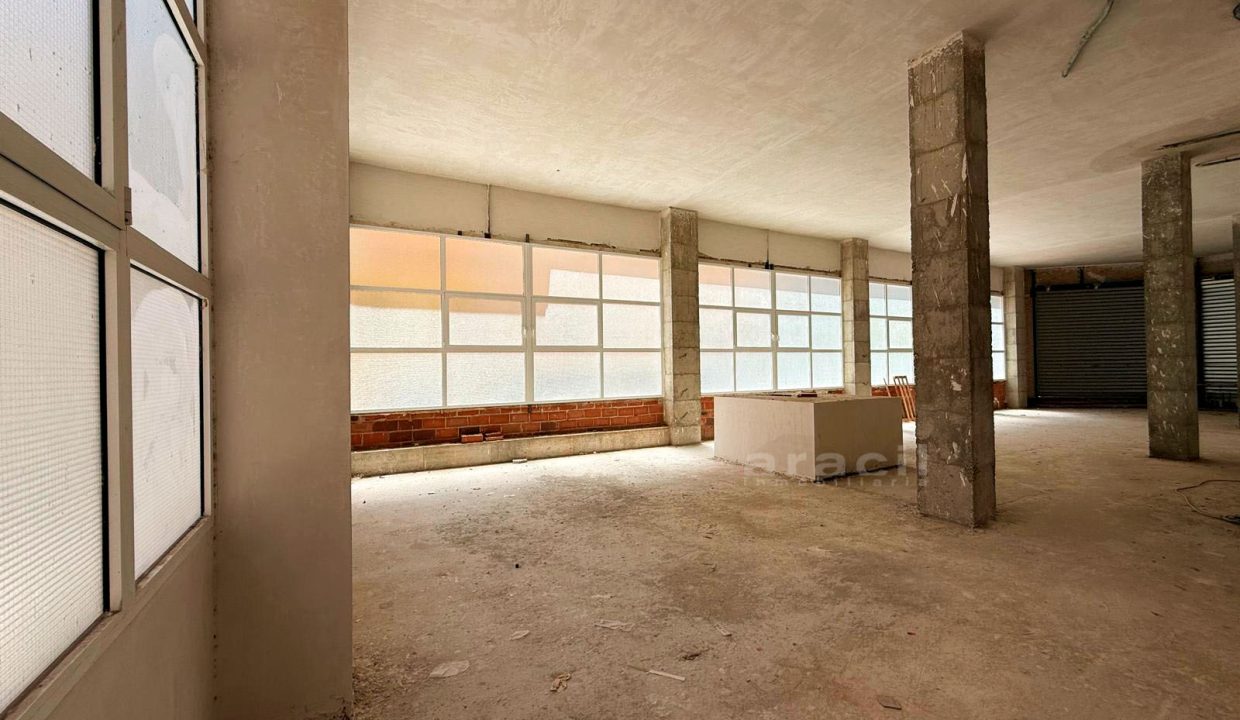 Comprar local espacioso y luminoso en venta en Alcoy Santa Rosa 13