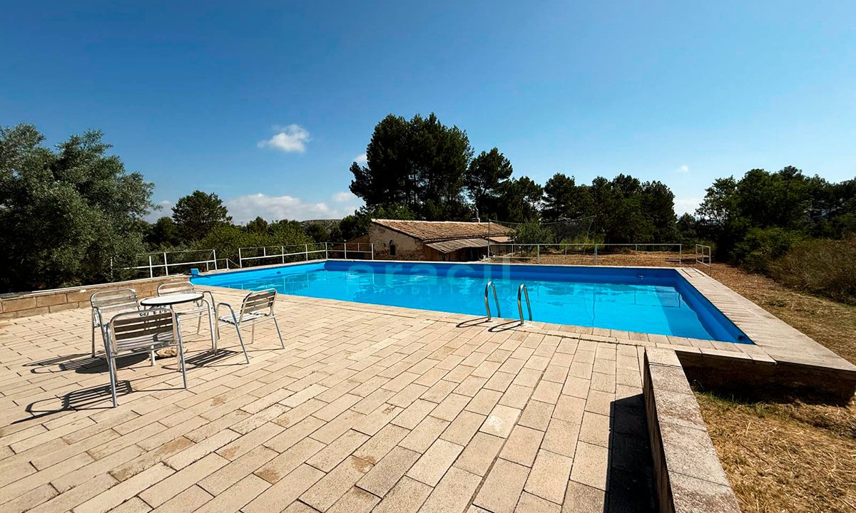 Masia con buen terreno y piscina en venta en Alcoy 10