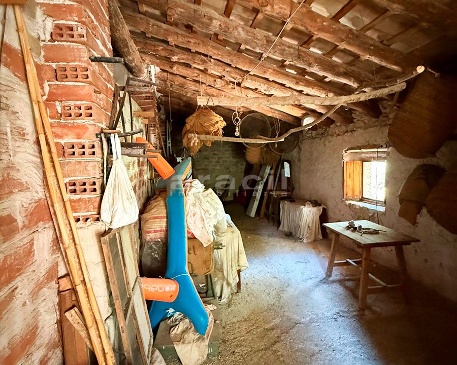 Masia con buen terreno y piscina en venta en Alcoy 38