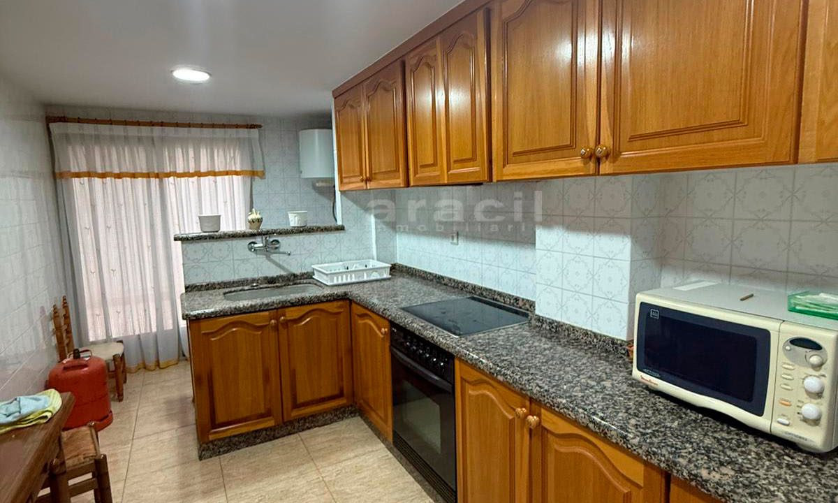Piso de 4 habitaciones en venta a buen precio en Santa Rosa 13