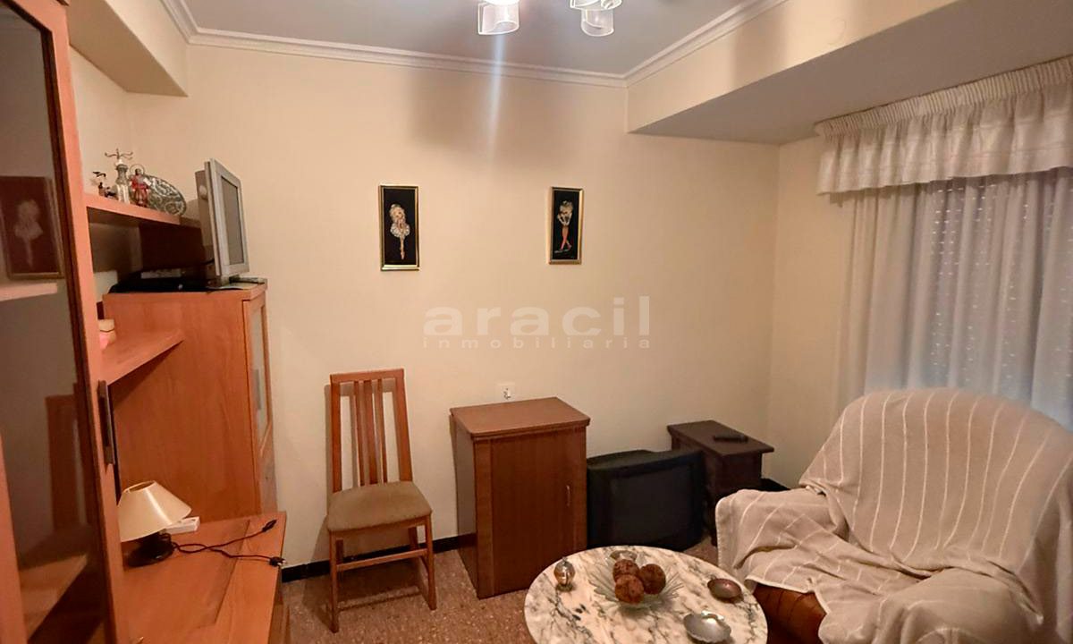 Piso de 4 habitaciones en venta a buen precio en Santa Rosa 14