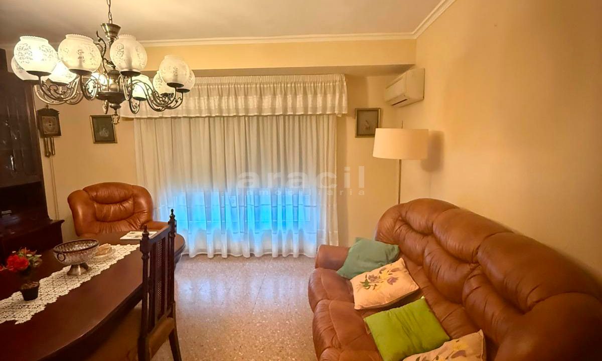 Piso de 4 habitaciones en venta a buen precio en Santa Rosa 19
