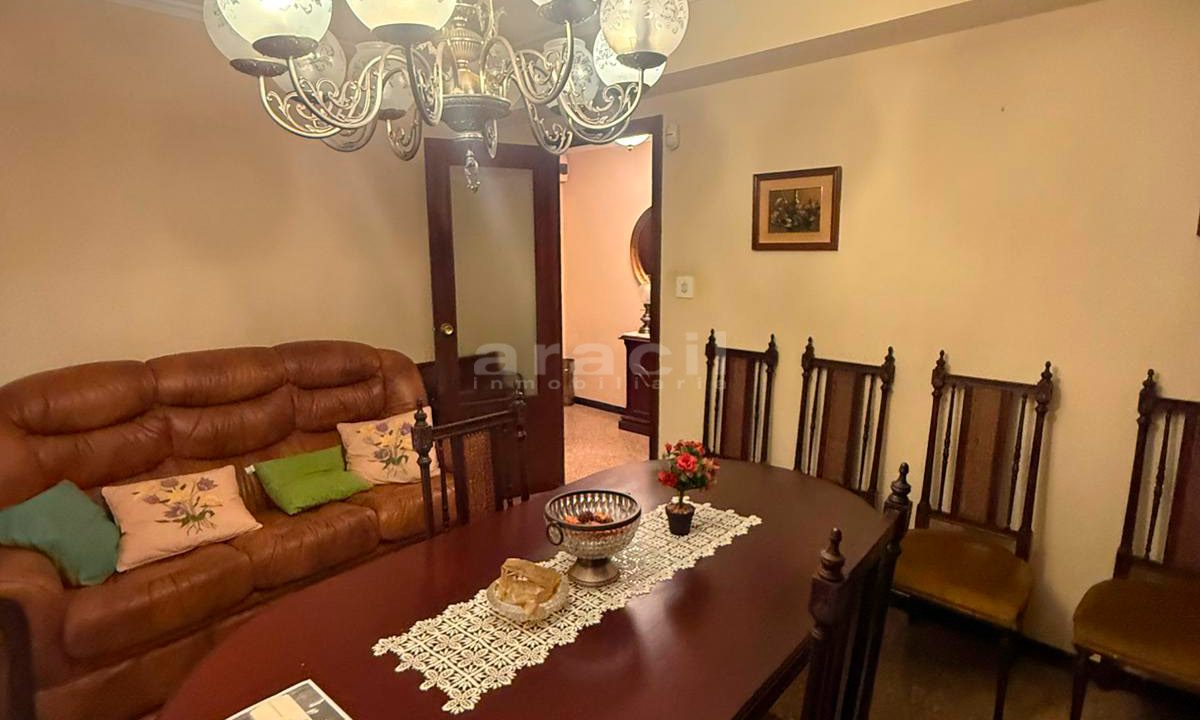 Piso de 4 habitaciones en venta a buen precio en Santa Rosa 20