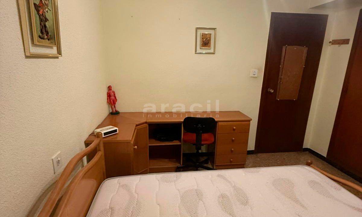 Piso de 4 habitaciones en venta a buen precio en Santa Rosa 8