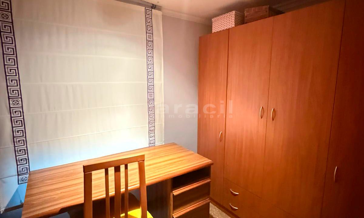 Piso de 4 habitaciones en venta a buen precio en Santa Rosa 9