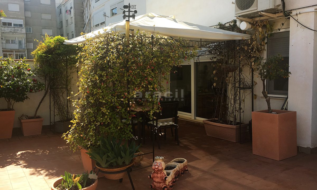Comprar piso con patio encantador en venta a buen precio en Alcoy 28
