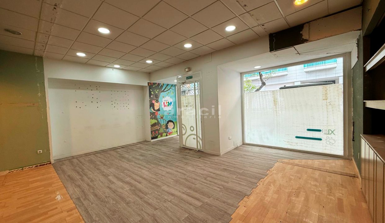 Local espacioso y luminoso en venta en Alcoy 5
