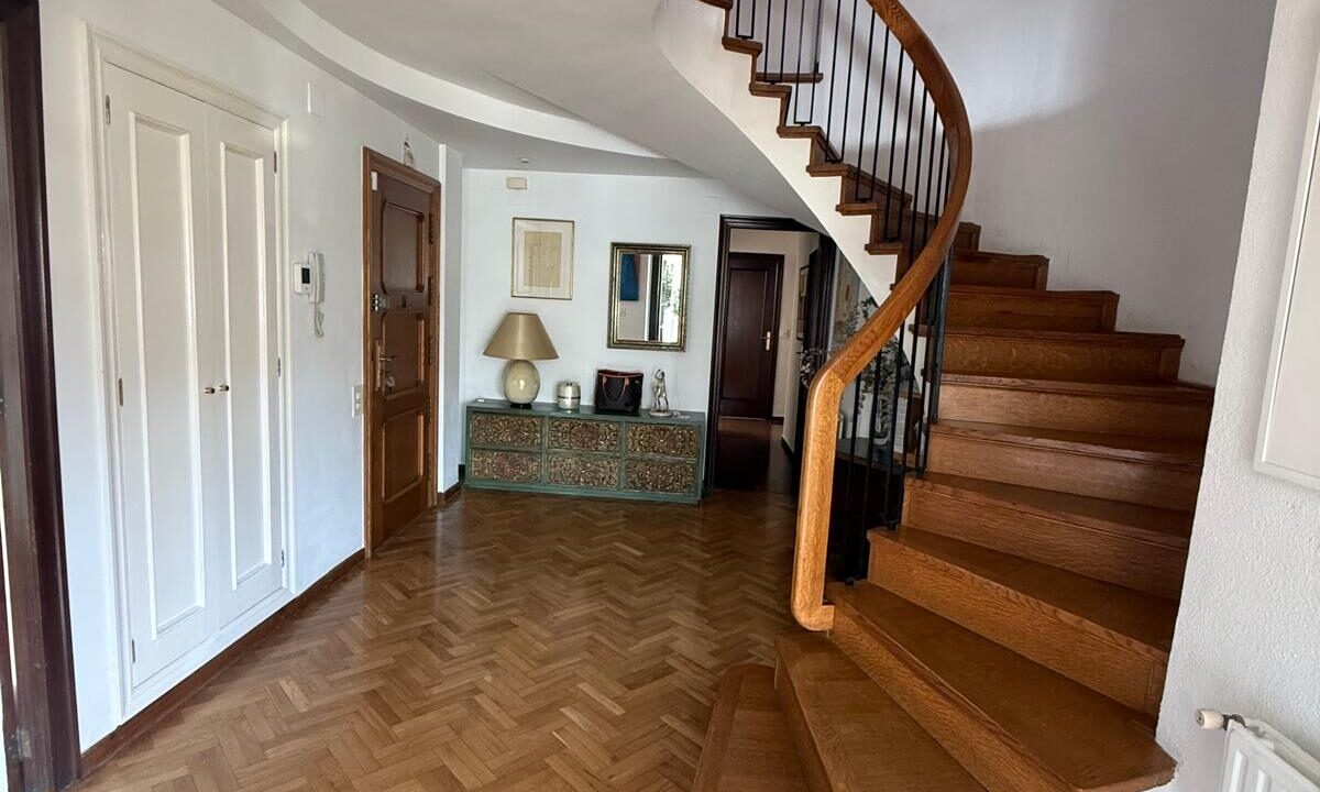 Duplex con vistas en venta en Santa Rosa, Alcoy - Recibidor con escalera