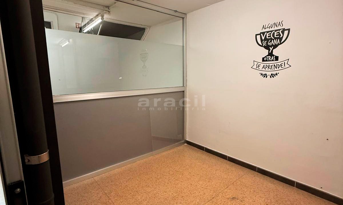 Local comercial espacioso en venta en Alcoy 2