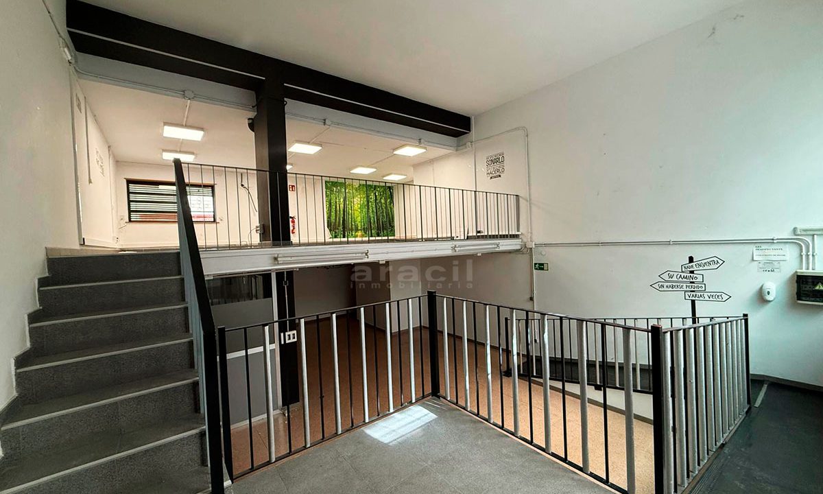 Local comercial espacioso en venta en Alcoy 4