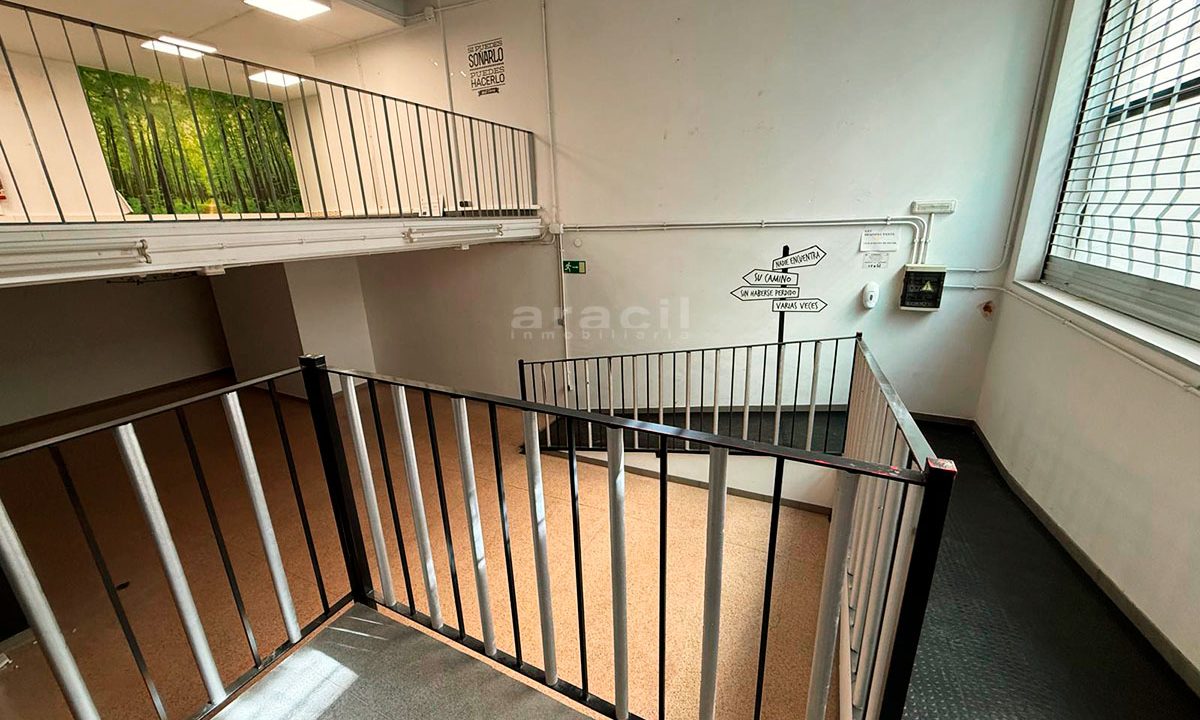 Local comercial espacioso en venta en Alcoy 5