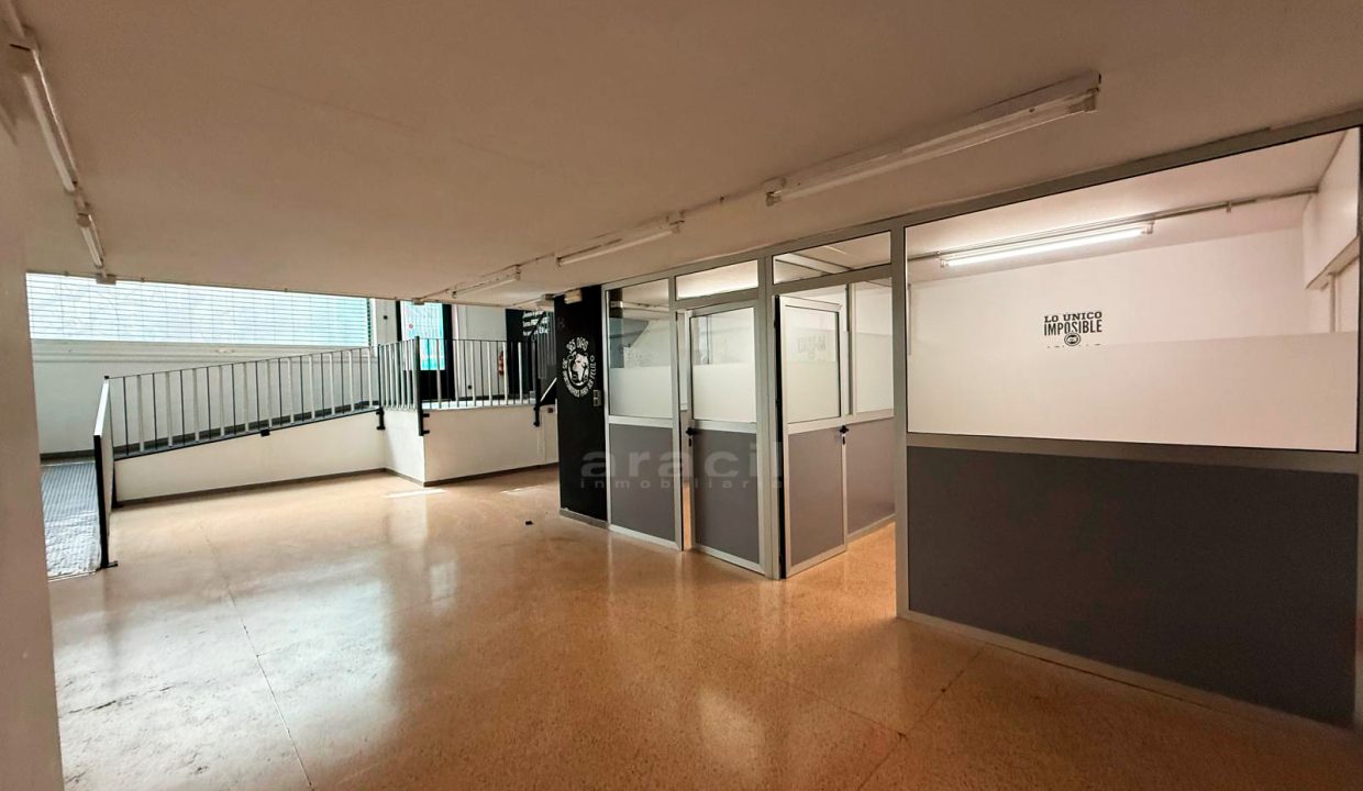 Local comercial espacioso en venta en Alcoy 7