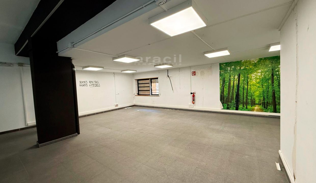 Local comercial espacioso en venta en Alcoy 8
