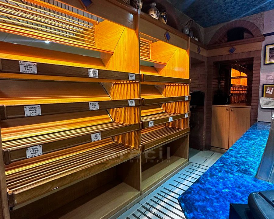 Local panadería espacioso equipado en venta en Alcoy 24