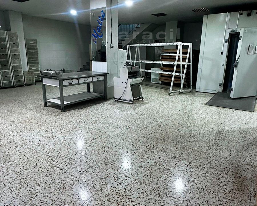 Local panadería espacioso equipado en venta en Alcoy 7