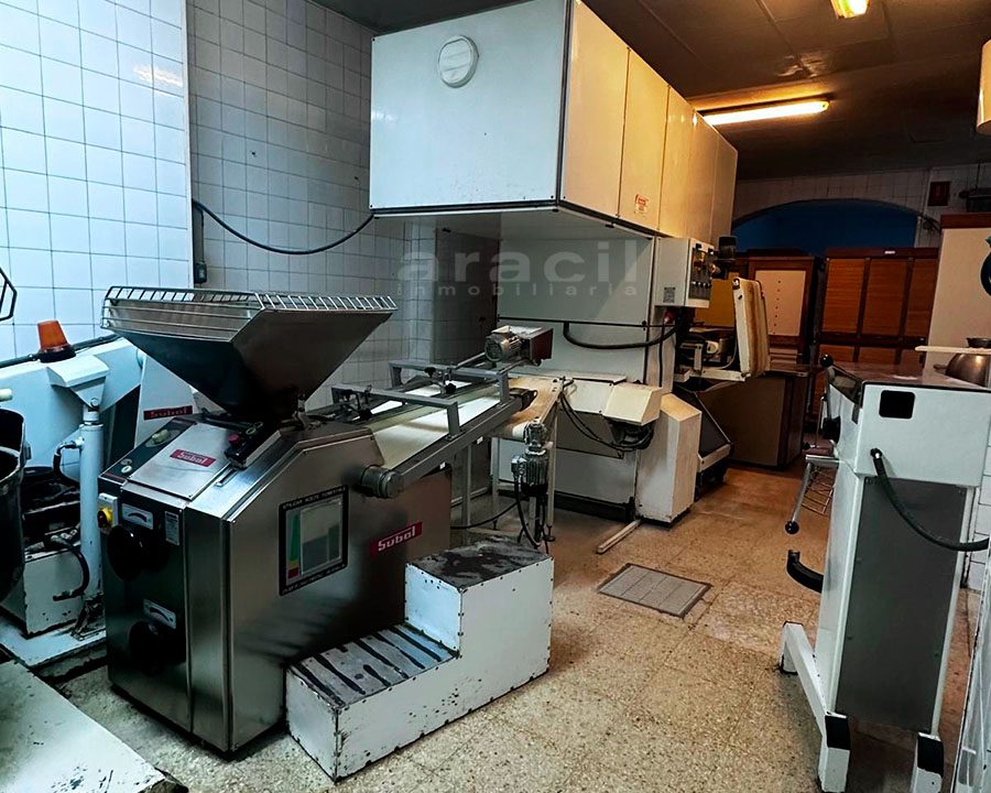 Local panadería espacioso equipado en venta en Alcoy 8