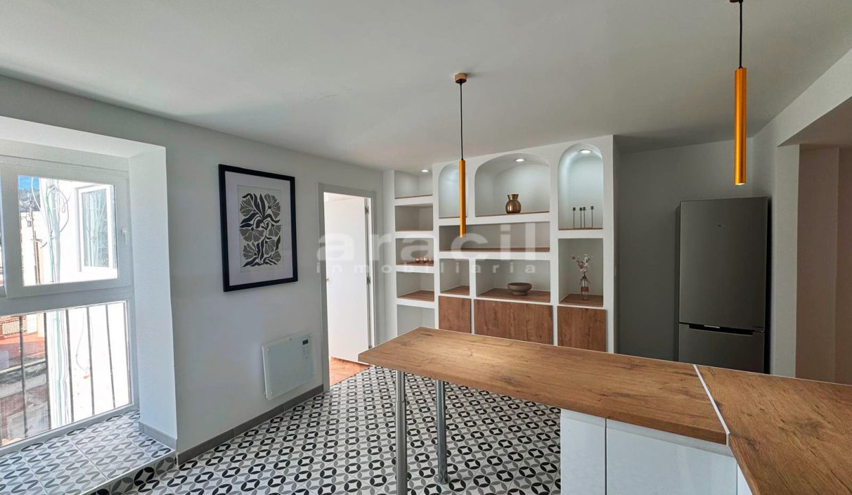 Piso luminoso espacioso reformado en venta en Alcoy 11