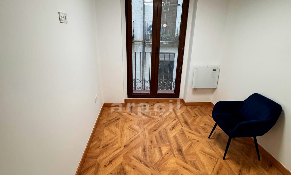 Piso luminoso espacioso reformado en venta en Alcoy 8