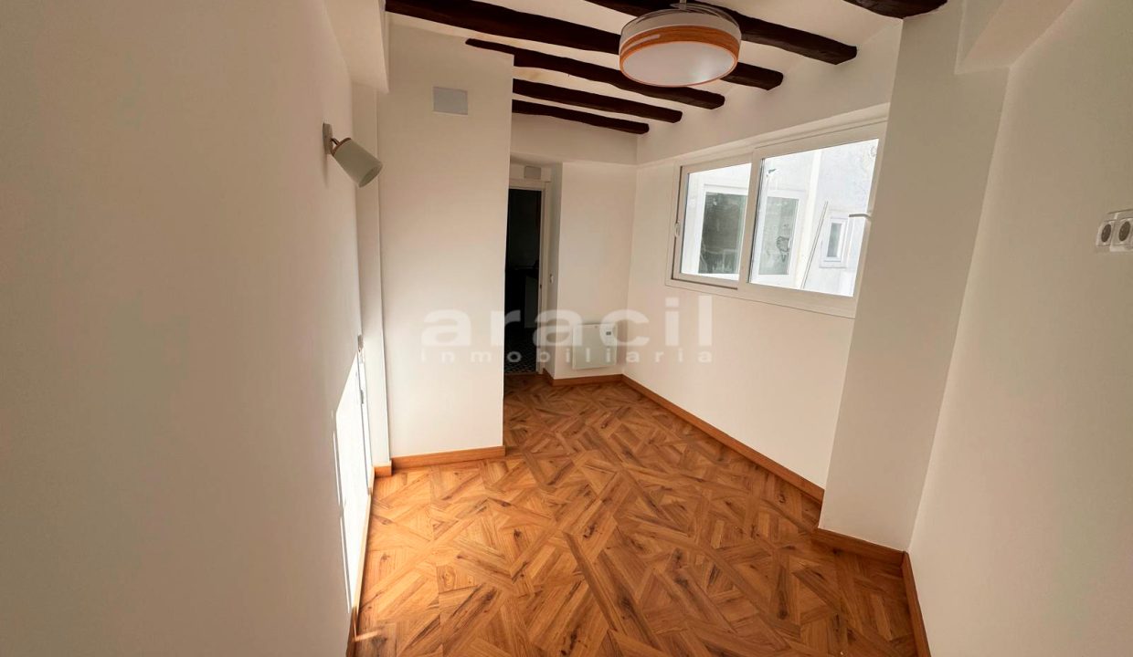 Piso luminoso espacioso reformado en venta en Alcoy 9