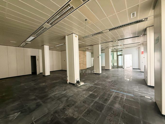 Comprar locales espaciosos bien ubicados en Alcoy, Alicante.