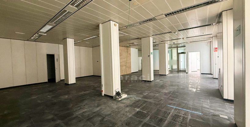 Comprar locales espaciosos bien ubicados en Alcoy, Alicante.