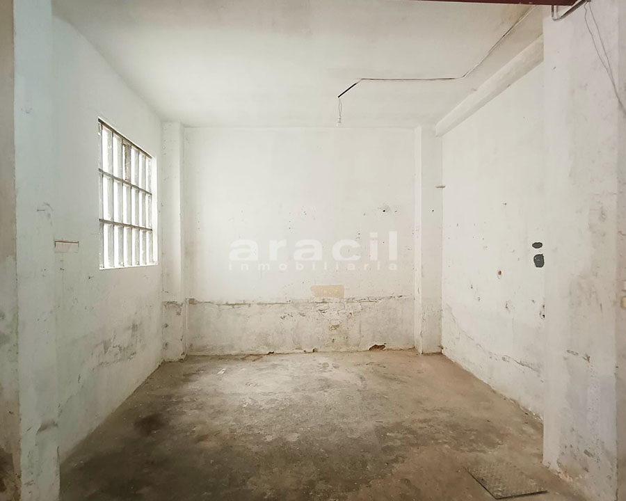 Local comercial garaje en venta en Alcoy Santa Rosa 12