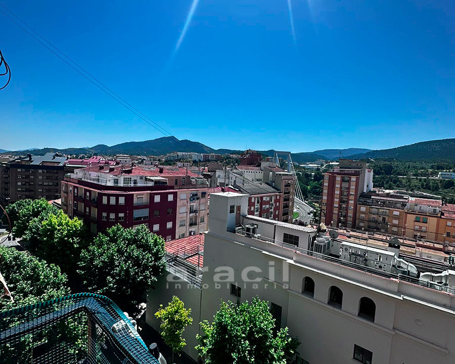 Piso con buenas vistas en Santa Rosa 10
