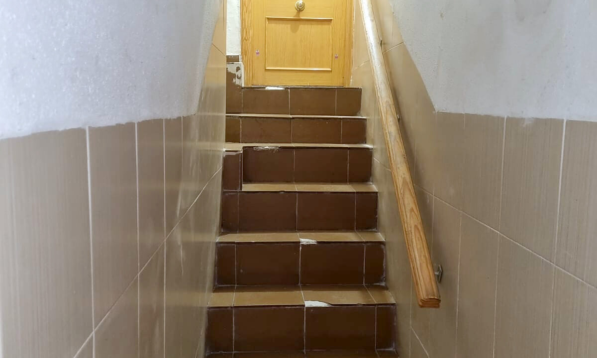 01 Piso en venta en el centro de Alcoy - Escalera de acceso