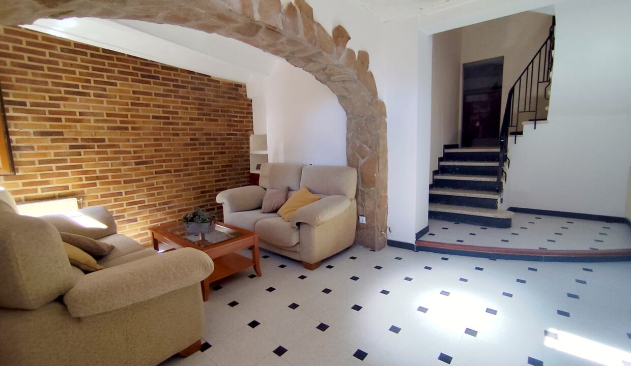 02 Casa en venta en Cocentaina - Salon con arco de piedra