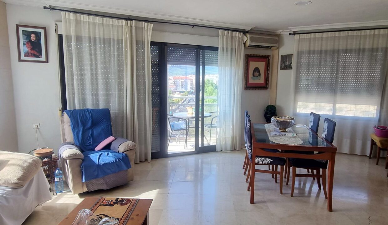 03 Piso en venta en Ensanche, Alcoy - Salon comedor con salida a terraza