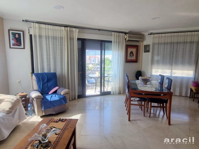 Piso en venta en Ensanche, Alcoy, con 3 habitaciones, ascensor y trastero