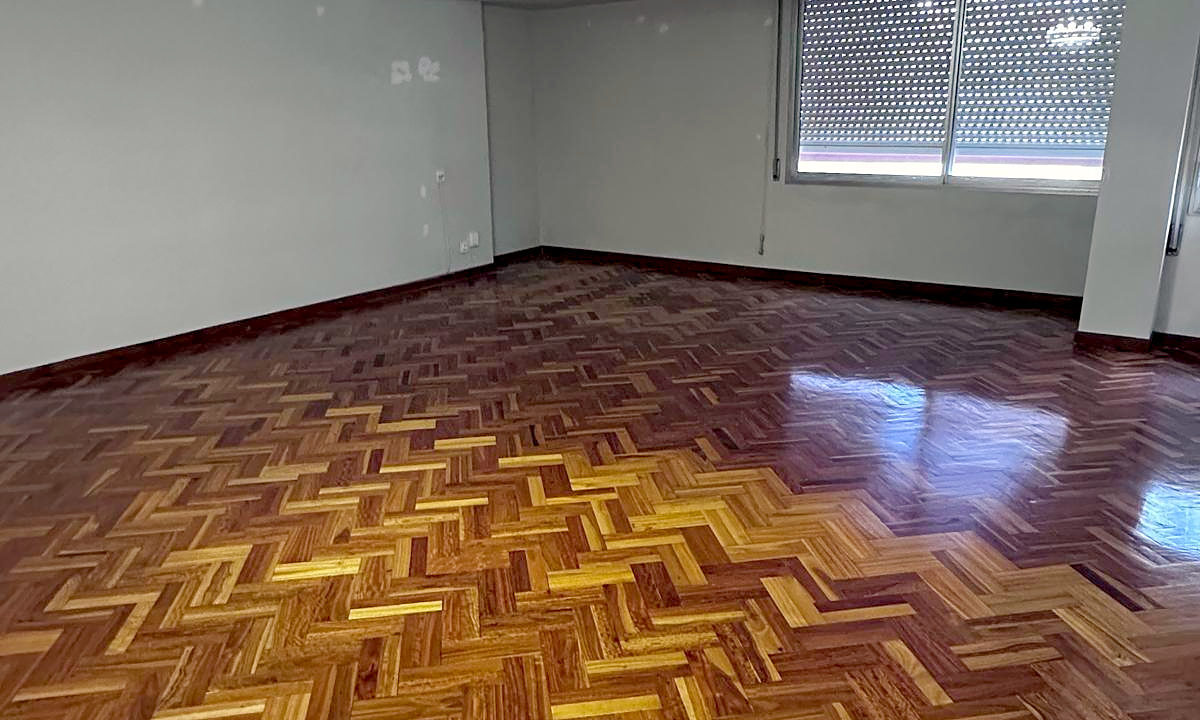 04 Piso en venta en Santa Rosa, Alcoy - Salon con suelo de parquet