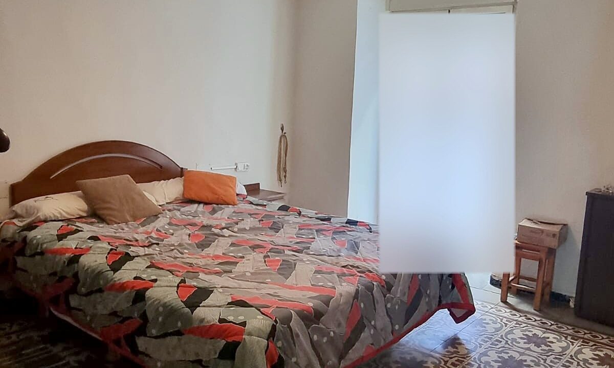 12 Piso en venta en el centro de Alcoy - Dormitorio principal con balcon