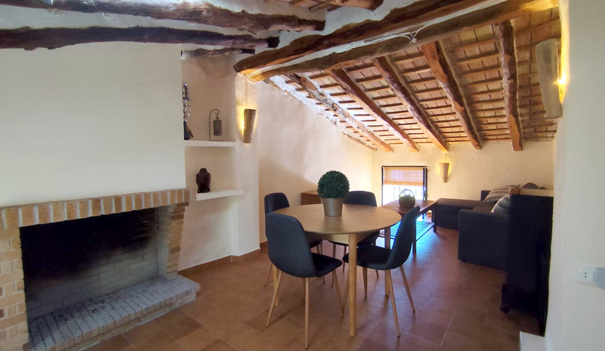 15 Casa en venta en Cocentaina - Salon comedor con chimenea