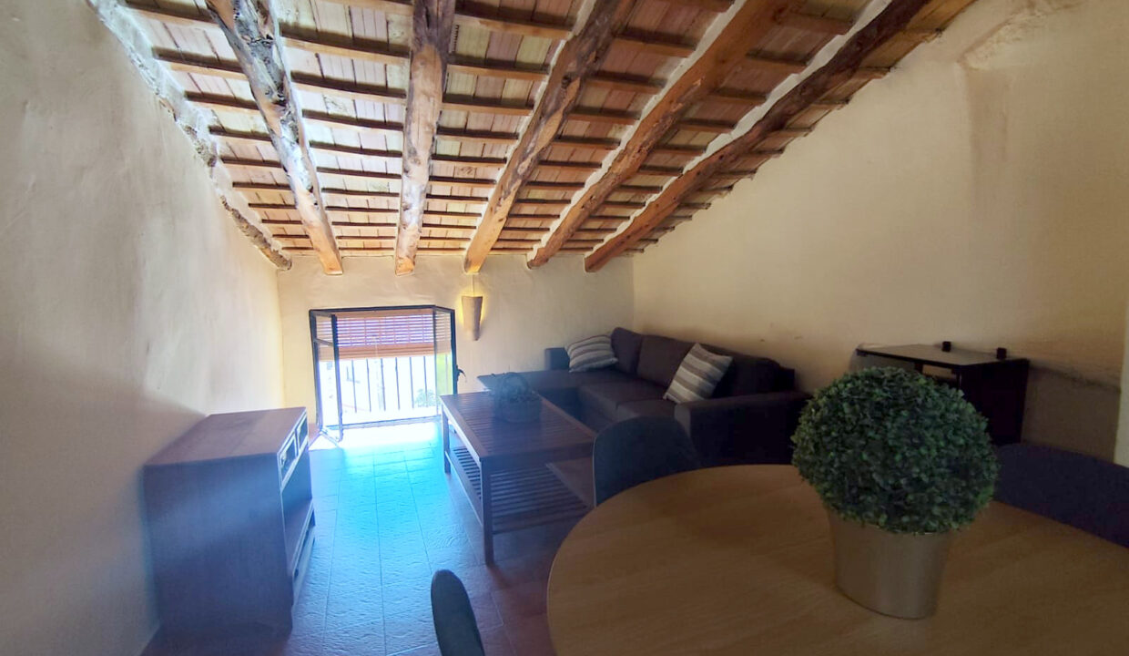 16 Casa en venta en Cocentaina - Salon abuhardillado con vigas
