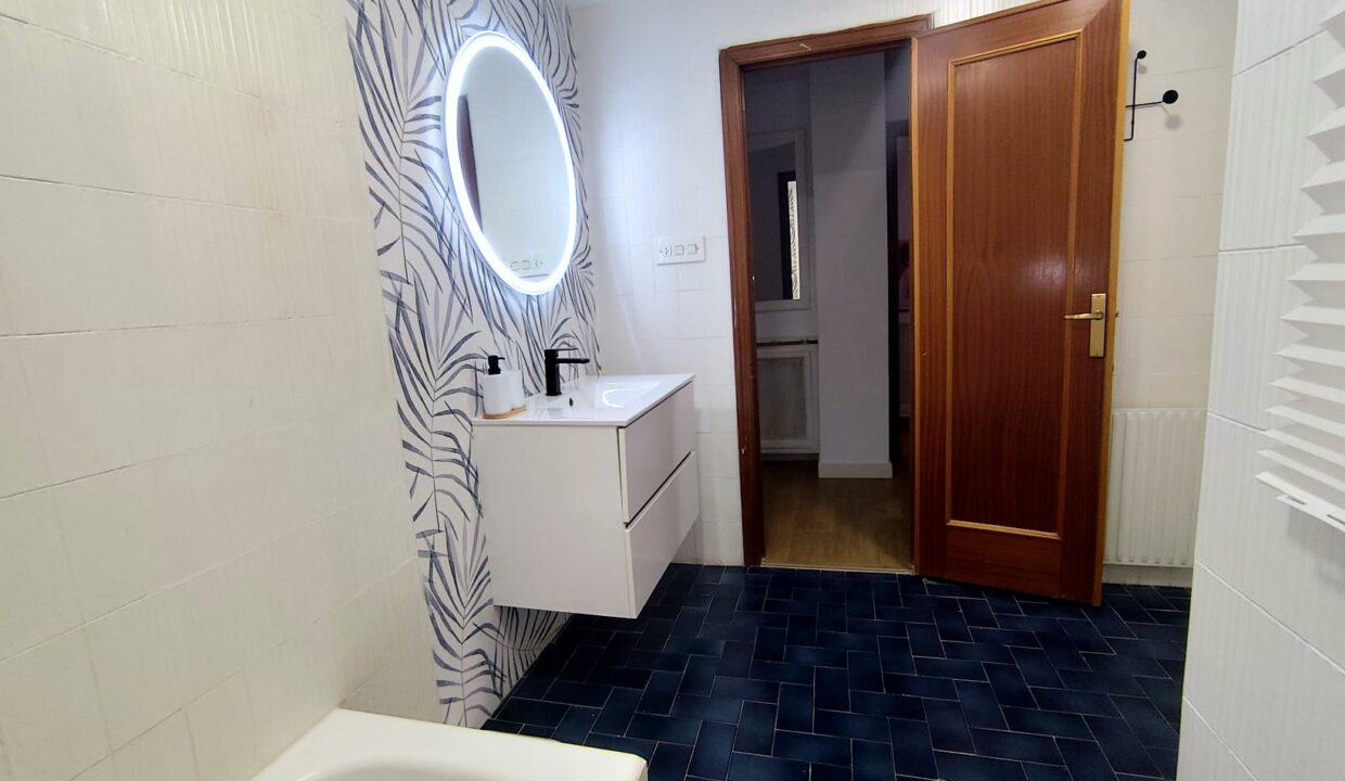 17 Piso en venta en el centro de Alcoy - Bano reformado 1